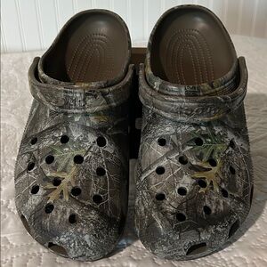 Men’s CROCS “real tree” camo size: 12